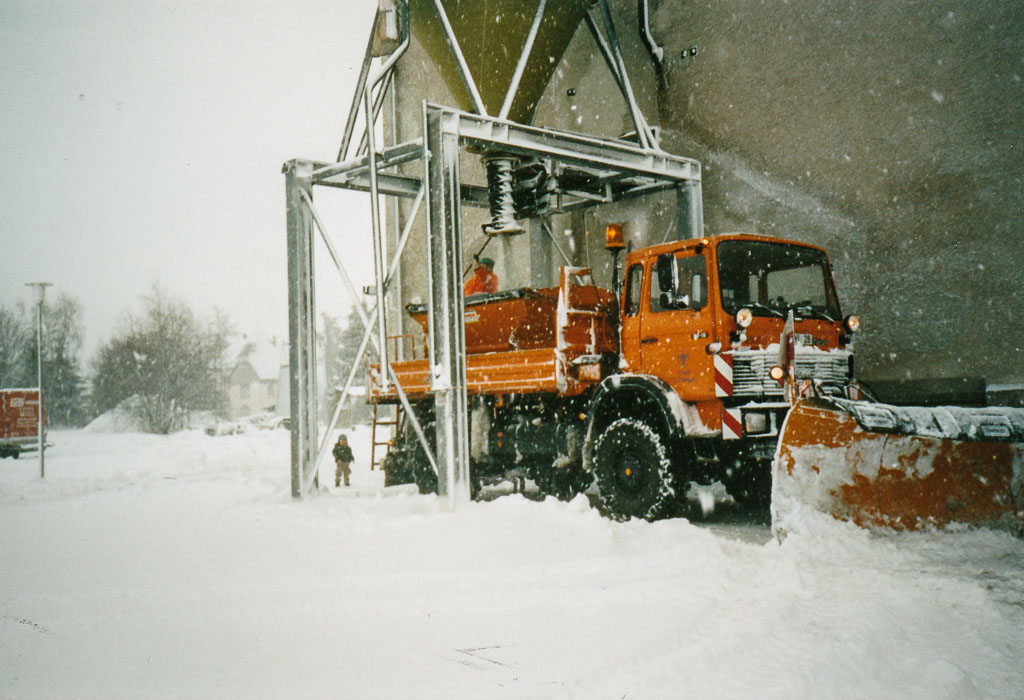 Räumfahrzeug beim Streusalzlager in der Kesselstraße, 1995