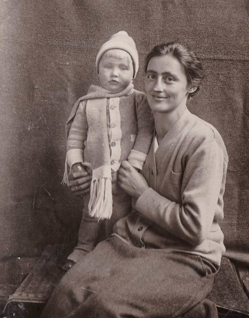 Anna Ganter mit ihrer Tochter Else, ca. 1926