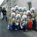 Clowngruppe vor dem Haus Hall in der Maienlandstraße, Fasnacht 1981
