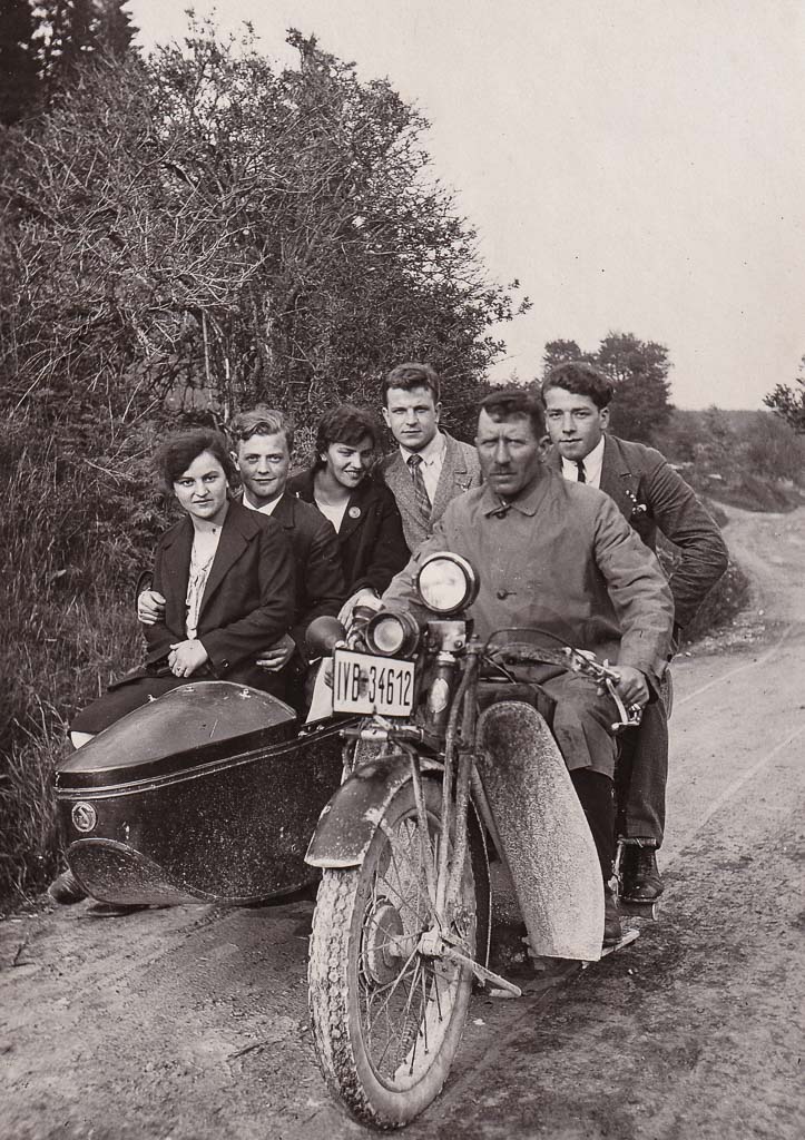 Ernst Willmann mit Motorrad und Beiwagen, ca. 1928