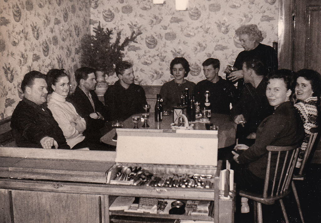 Klassentreffen des Jahrgangs 1940/41 im Gasthaus »Linde«, ca. 1965