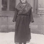 2 Fotos: Närrin in unterschiedlichen Kostümen, Fasnacht 1925