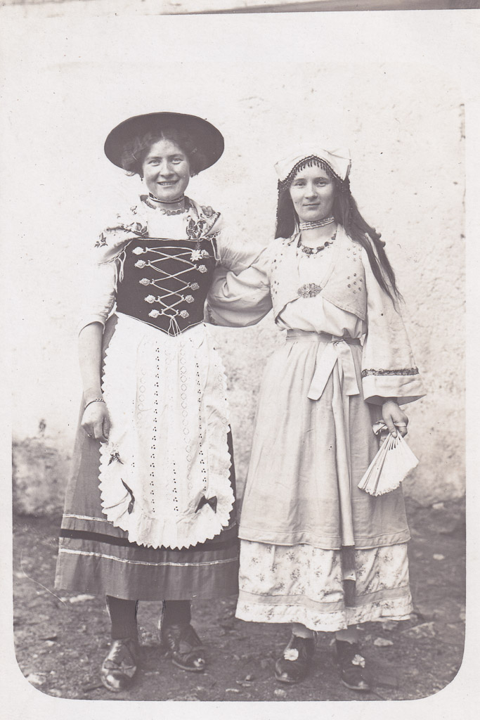 3 Fotos: Närrinnen in Tracht, Fasnacht 1914