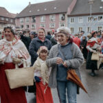 Närrinnengruppe beim Umzug auf dem oberen Rathausplatz, Fasnacht 1987