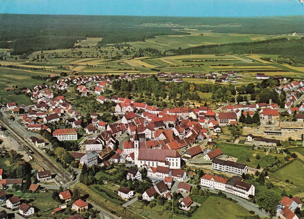 Luftbild auf das Städtchen, 1972
