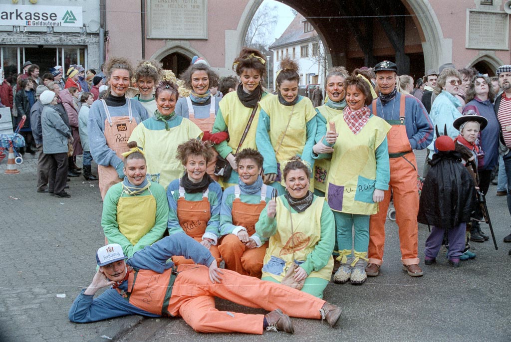 2 Fotos: Narrengruppe »Ratz und Rübe«, Fasnacht 1994