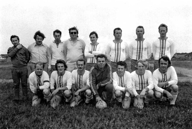 2 Fotos Fußballmannschaft, Juni 1973 Löffingen damals