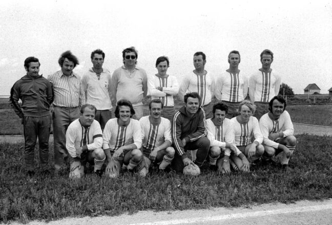 2 Fotos Fußballmannschaft, Juni 1973 Löffingen damals