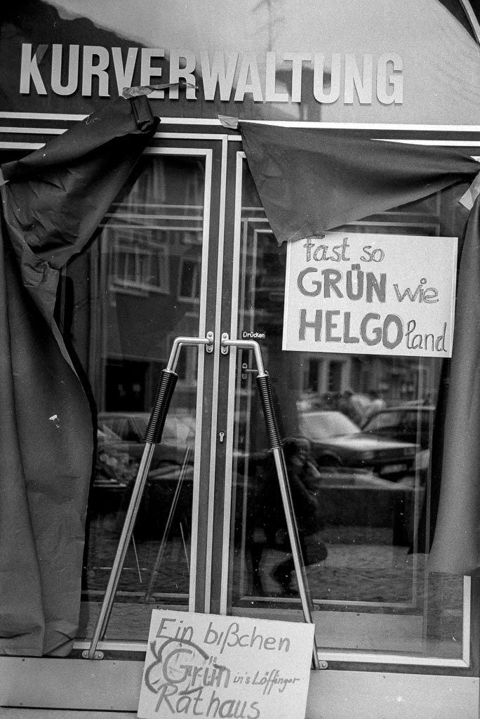 Erster-Mai-Streich beim Rathaus, Mai 1983