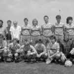 2 Fotos: Jugendmannschaft des Fußballclub, 1990