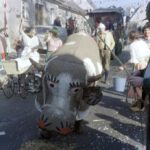 Narrenumzug mit Kuh in der Oberen Hauptstraße, Fasnacht 1975