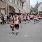 3 Fotos: Fanfarenzug in der Kirchstraße, 1977