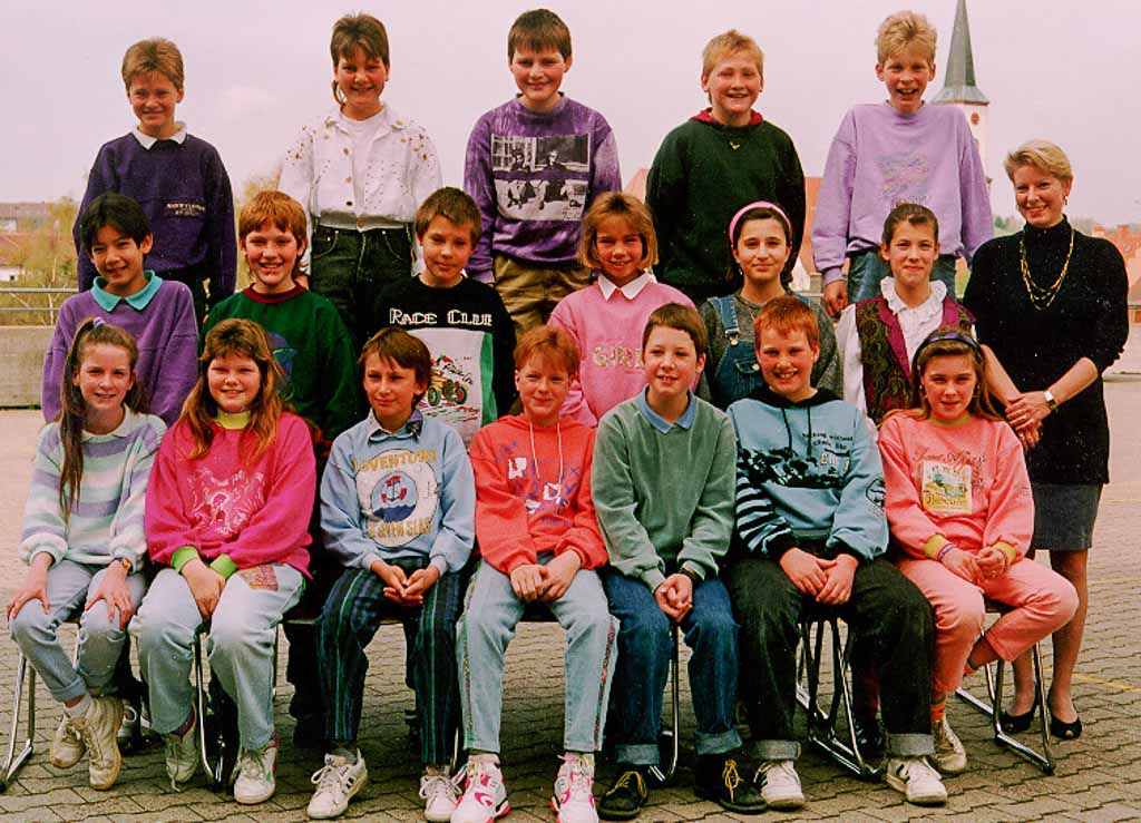Klasse 7b der Realschule mit Lehrerin Leber, 1993