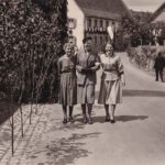 Drei Frauen in der Oberen Hauptstraße, Mai 1951