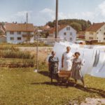 Frauen beim Wäscheaufhängen »Im kleinen Brühl«, ca. 1965