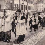 Prozession der Kommunionkinder in der Unteren Hauptstraße, 1943