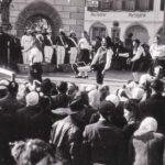 3 Fotos: Vorführung auf der Fasnachtsbühne auf dem oberen Rathausplatz, Fasnacht 1949