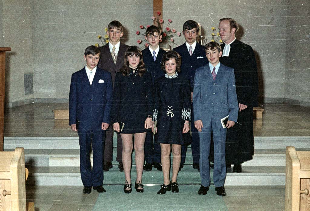 Konfirmanden mit Pfarrer Waßmer, 1971